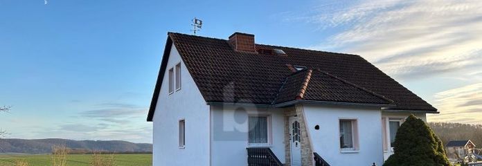 WOHLFÜHLHAUS MIT BLICK INS GRÜNE