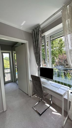 Casa unifamiliare di alta qualità in costruzione massiccia con moderna tecnologia energetica e giardino elegante – Foto 25