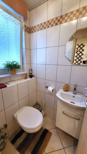 Eck-Haus im Haus mit Garten in toller Lage von Hanau – Gäste-WC