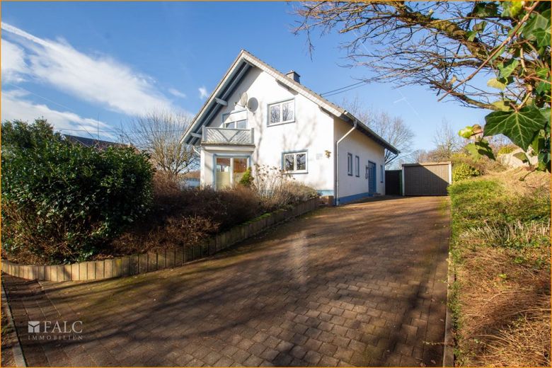 Familienglück – Straßenansicht