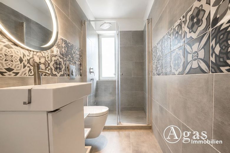 3-Zimmer-Wohnung mit direktem Aufzugszugang am Görlitzer Park, Berlin Kreuzberg – Bad
