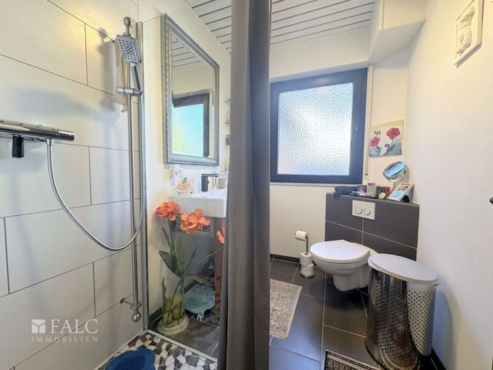 Zwei Generationen unter einem Dach – Badezimmer EG