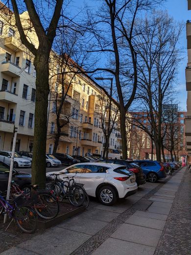 MERKEZİ + HEMEN TAŞINMAYA UYGUN - 2 odalı Spree-Charl'burg, ankastre mutfaklı ve gömme dolaplı - komisyonsuz – Pascalstrasse