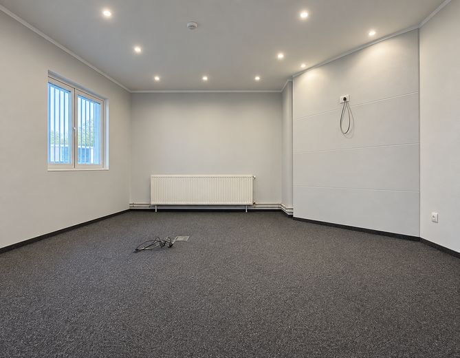 Magazzino, produzione, ufficio/locali sociali 750m² + 206m², area esterna >5000m² (opzione + lavorazione CNC circa 400m²) – Foto 15