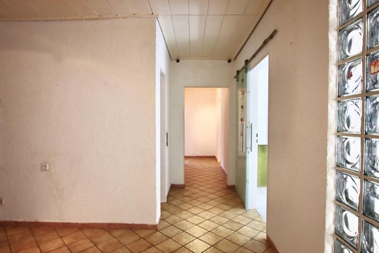 Flur mit Blick in Schlafzimme