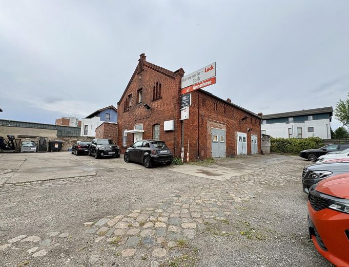 PROVISIONSFREI | KFZ-Werkstatt mit Lackierkabine & 17 Stellplätzen – 557 m² – Außenansicht KFZ-Werkstatt – B