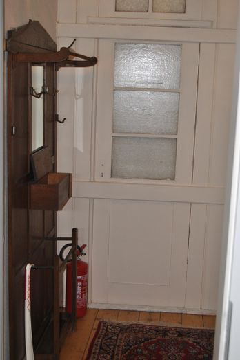 Mieszkanie typu atelier z zabudowaną kuchnią – Vorraum mit Garderobe