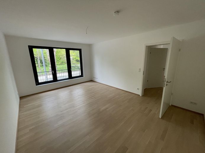 Schöne und großzügige 3-Zimmer Wohnung im Neubau mit TG, Süd Balkon – Schlafzimmer 1