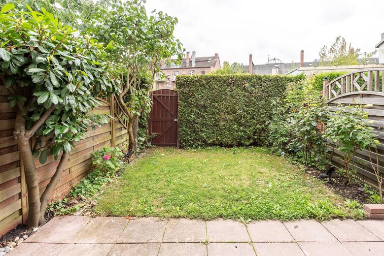 Zentrales und energieeffizientes Townhouse mit Tiefgarage und Keller – Garten
