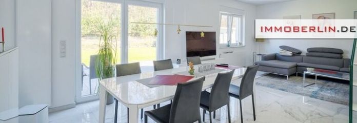 IMMOBERLIN.DE - Sehr attraktives Haus mit Sonnenterrasse, großem Garten & Garage in familiärer Lage