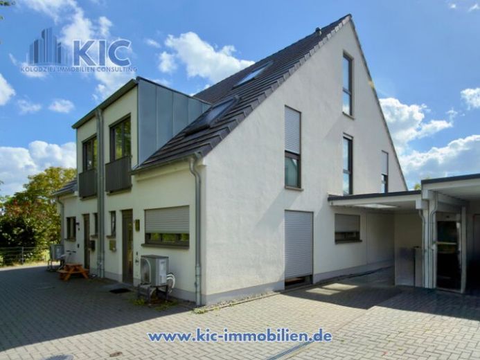 Neuwertige Doppelhaushälfte Köln-Porz, 5 Zimmer, Wärmepumpe, 3-fach-Verglasung Carport, Baujahr 2021 – Foto 1