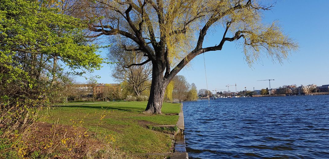 Investimento perfetto: appartamento di 2 locali - con vista sull’acqua e senza provvigione – Wunderschöner Park nebenan
