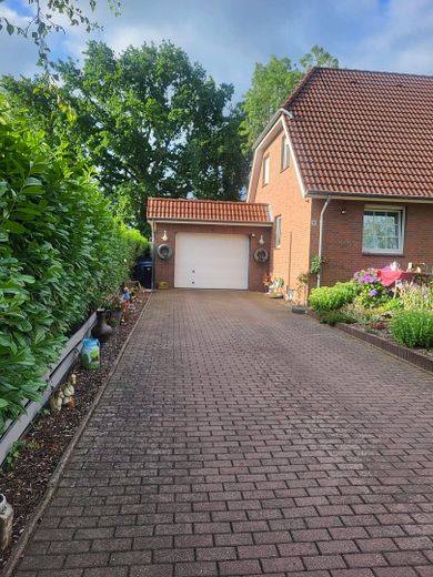 Haus in Hemmoor – Foto 1