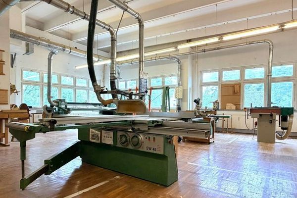 Laboratorio di falegnameria - completamente attrezzato - capannone commerciale in muratura in una posizione molto frequentata ad Auerbach
