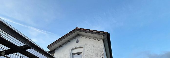 Casa adosada con anexo que necesita reformas