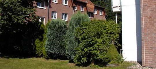 Helle 3,5-Zimmerwohnung mit komplett saniertem Badewannebad mit Fenster und sonnigem SÜD-WEST-Balkon – Außenansicht