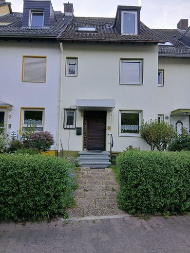 Grosses Reihenhaus mit 142 m2 in Frankfurt-Nordweststadt – Eingang