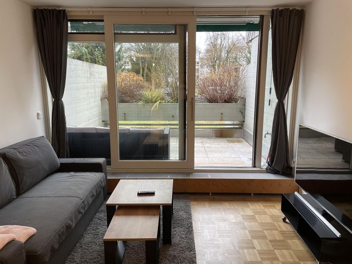 Renoviertes Studio in Bogenhausen nahe Herzogpark – Wohnzimmer/Schlafzimmer