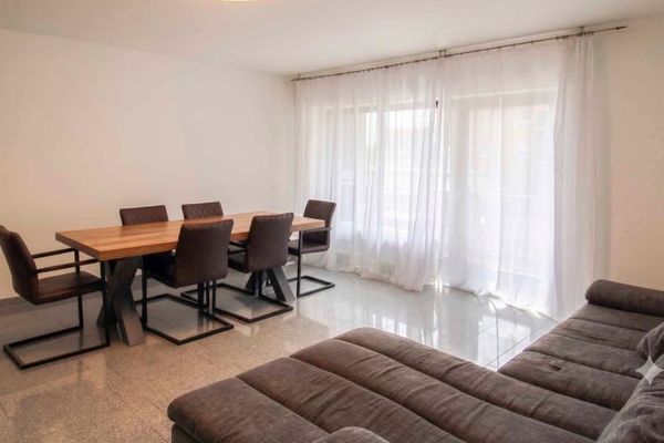 Wohnen mit Stil: Modernisierte 4-Zimmer-Wohnung mit Balkon, Garage & Nobilia-Küche