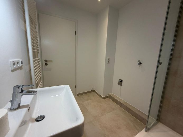 Sanierte 2-Zimmer-Wohnung mit Balkon im Westend, nahe Theresienwiese – Bad II