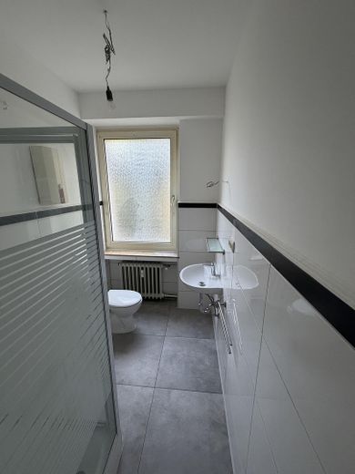 Frisch kernsanierte 2-Zimmer-Wohnung in Krefeld – moderne Ausstattung – Badezimmer