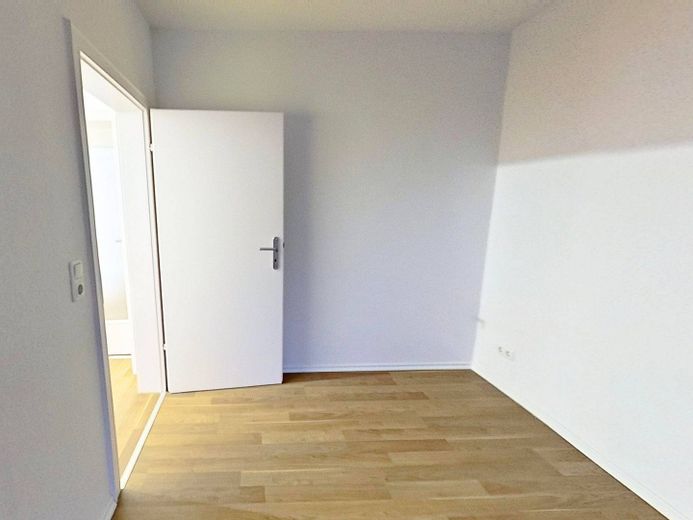 BALKONLU ve gün ışığı alan banyolu geniş 3 odalı daire – Ansicht II: Schlafzimmer II