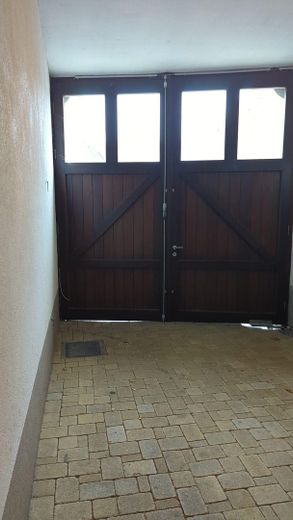 Ruhiges Wohnen in begehrter Lage mit viel Platz im ausgebauten Nebengebäude – Hoftor Eingang zum Grundstück