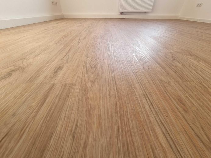 Haus statt Wohnung: 3-ZKB+Garten+Terrasse+Garagen – Klebevinylboden