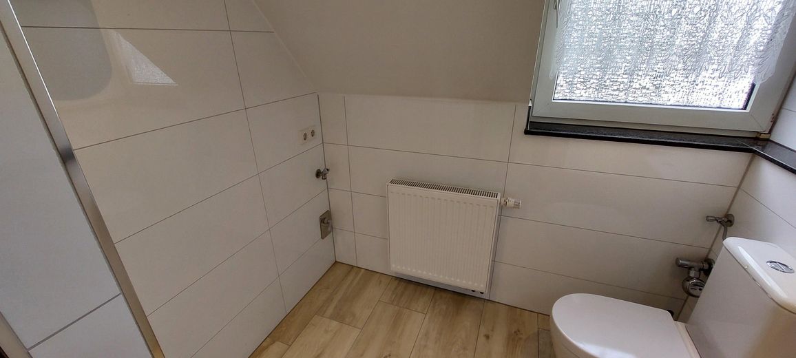 Bellissimo appartamento luminoso mansardato con finiture di pregio – Bad Waschmaschinenstellplatz