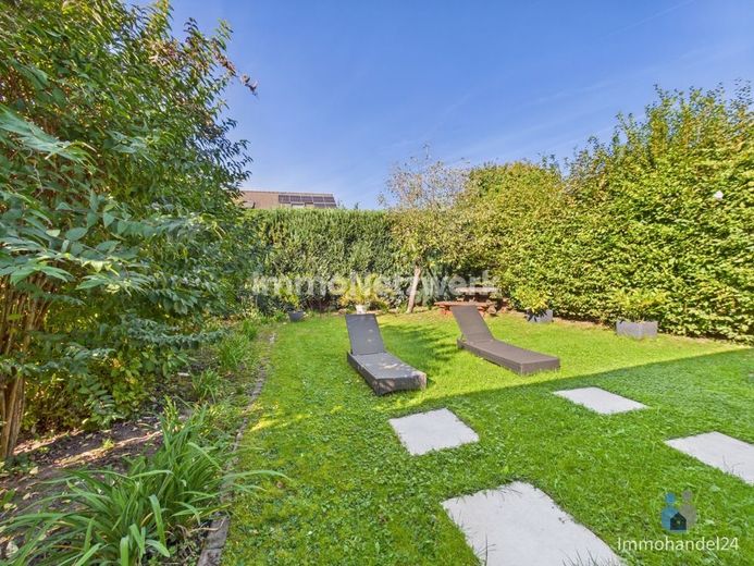 TOPLAGE***vollunterkellerte DHH mit Garage &amp; toller Wohnlage***NEU – Garten