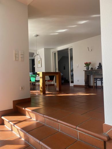 Absatz  Wohnzimmer/Essbereich