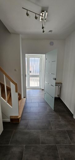 Modern saniertes Reihenhaus mit Garten in Wiesbaden-Südost – Eingangbereich