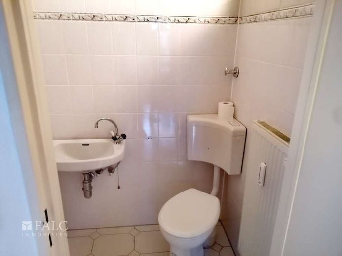 Selten, aber wahr - 2 Mehrfamilienhäuser auf exklusivem Wassergrundstück – Gäste-WC