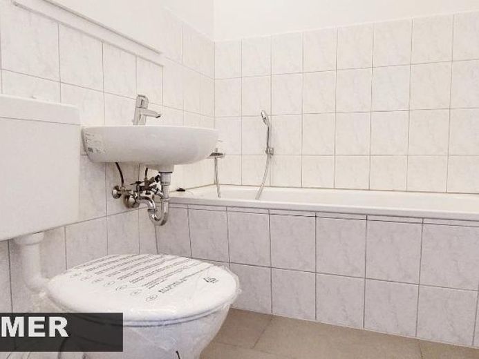 4 pokoje, świeżo wyremontowany balkon – Zdjęcie 1