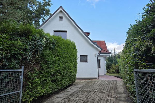 Casa unifamiliare con ampio giardino in posizione privilegiata