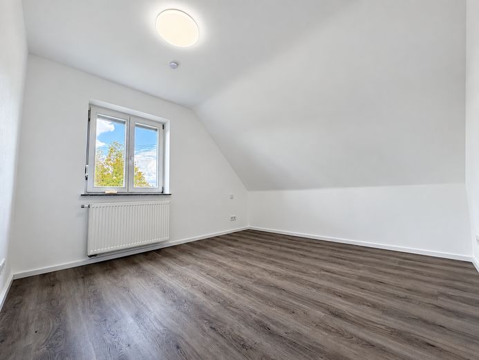 Freistehendes EFH in Toplage von Erbach – frisch renoviert, sonnig & ruhig – Zimmer 2 DG
