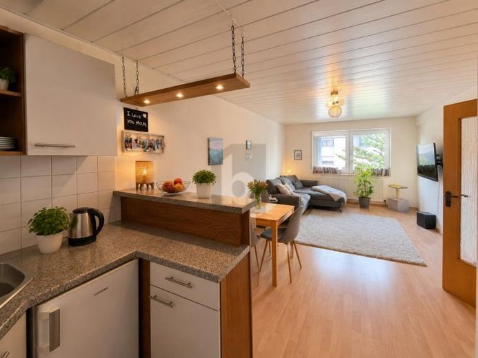 INVESTISSEMENT AVEC BALCON, CUISINE ÉQUIPÉE – Photo 1