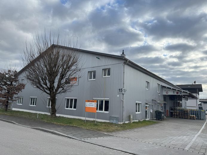 Logistikhalle mit Büro