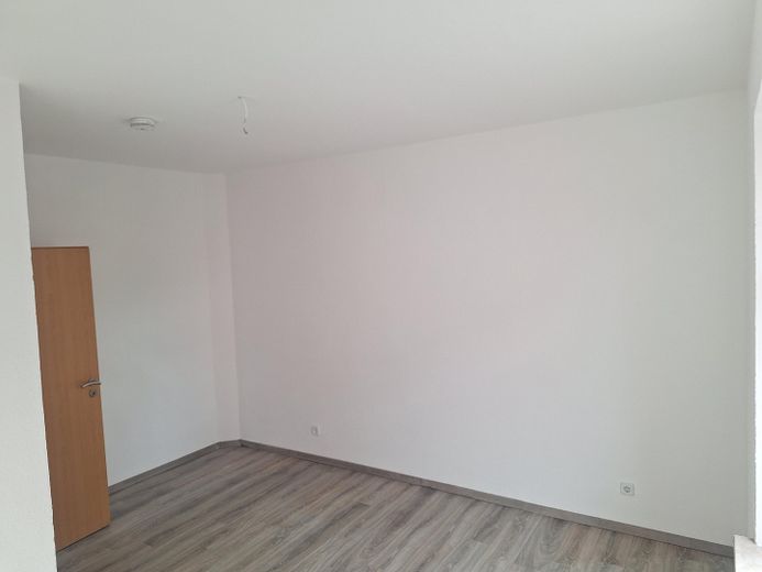 Bright 3-room apartment with large daylight bathroom and dressing room in Zwickau-Crossen – Schlafzimmer