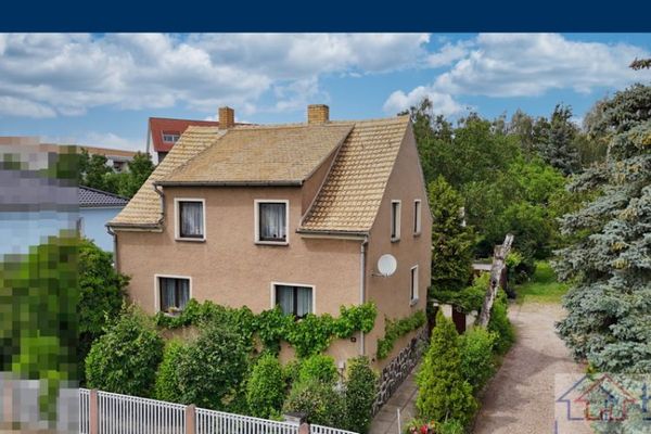 Lützen'de müstakil ev: Sağlam usta kalitesi, 1.400 m² rüya bahçesi ve fikirleriniz için alan