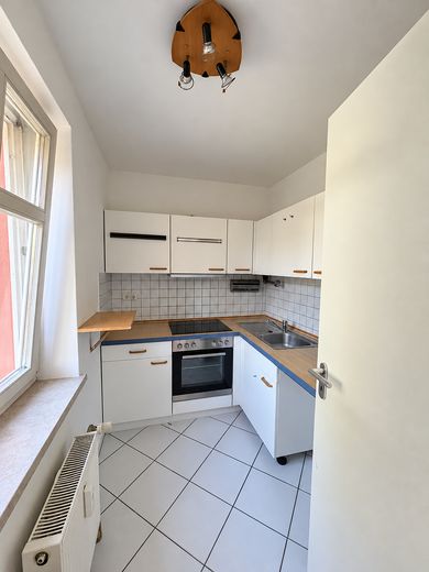 Boş, komisyonsuz 3 odalı daire, balkon ve bahçe kullanımı – doğrudan Sanssouci Parkı’nın yanında – Küche