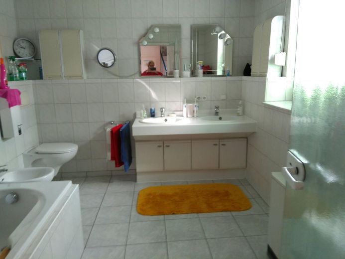 लगभग 1.561 m² पर दो घर – बहु-पीढ़ी के साथ रहने के लिए आदर्श – Haupthaus Bad EG