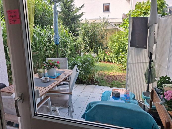 3-кімнатна терасна квартира з навісом для авто та часткою саду в Neu-Ulm/Burlafingen – Terrasse & Garten