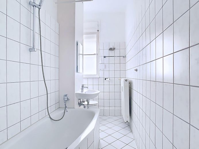 Tageslichtbad mit Wanne