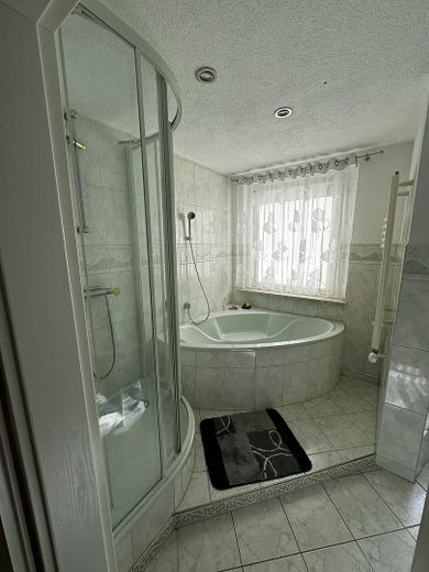 Bad Ansicht Wanne u. Dusche