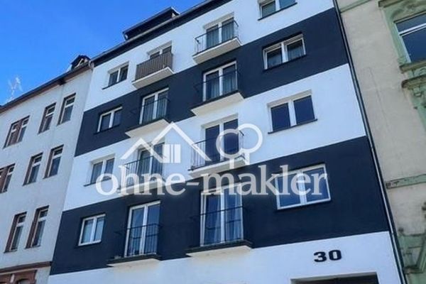 مجمع مبانٍ سكنية متعددة الوحدات خضع لتجديد شامل من الناحية الطاقية، ويضم 16 وحدة سكنية