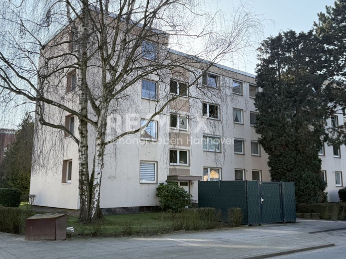 *reserviert* Renovierungsbedürftige, sonnige 3 Zimmer- Wohnung – Aussenbild