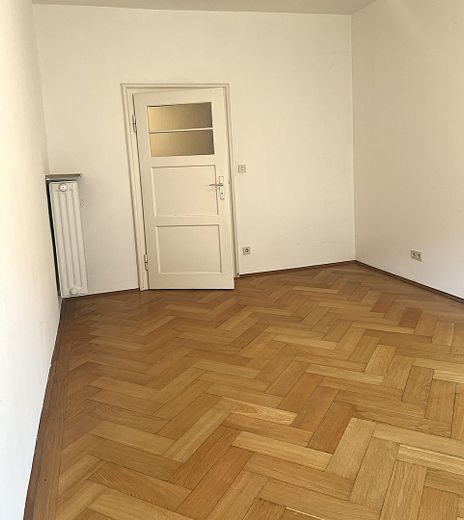2,5-Zimmer-Altbauwohnung mit Balkon in Untergiesing, Denkmalschutz – Schlafzimmer -> Flur