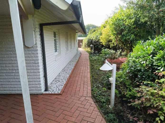 Traumhaus mit Sauna & großzügigem Gartengrundstück in Aurich-Wiesens – Provisionsfrei – Außenansicht Rückseite-Nord