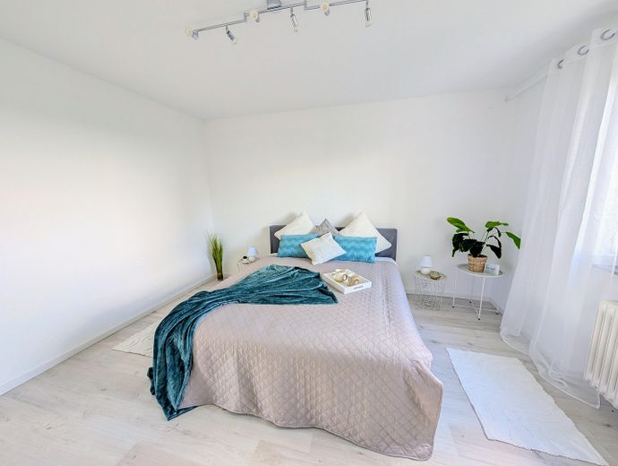 PROVISIONSFREI - sofort einziehen - Helle 3-Zimmerwohnung mit Blick zur Pfalz, komplett renoviert – Schlafzimmer